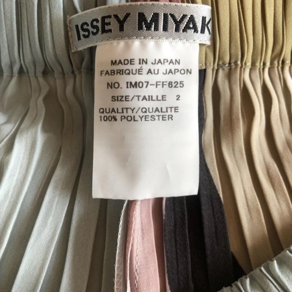 ISSEY MIYAKE Cropped Trousers - Picture 3 of 5